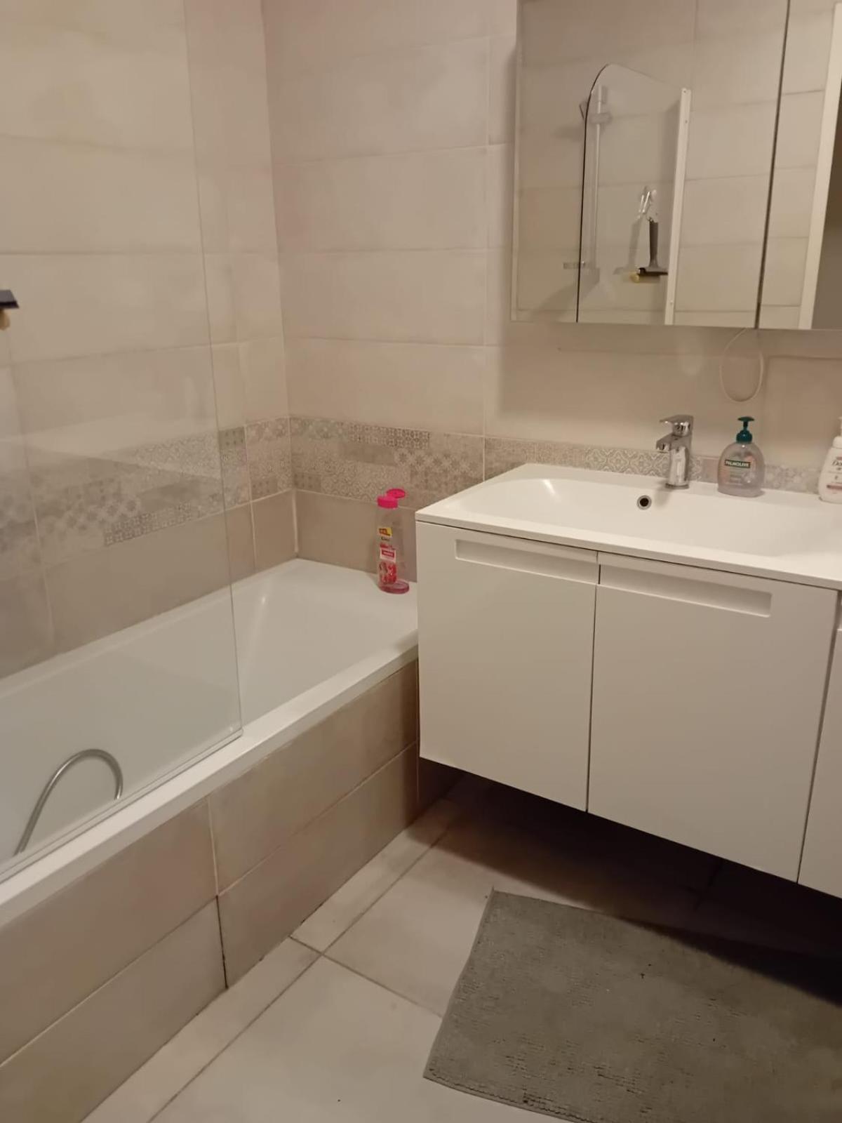2Bhk Entire Apartment Fully Equipped 84M2 Лион Екстериор снимка